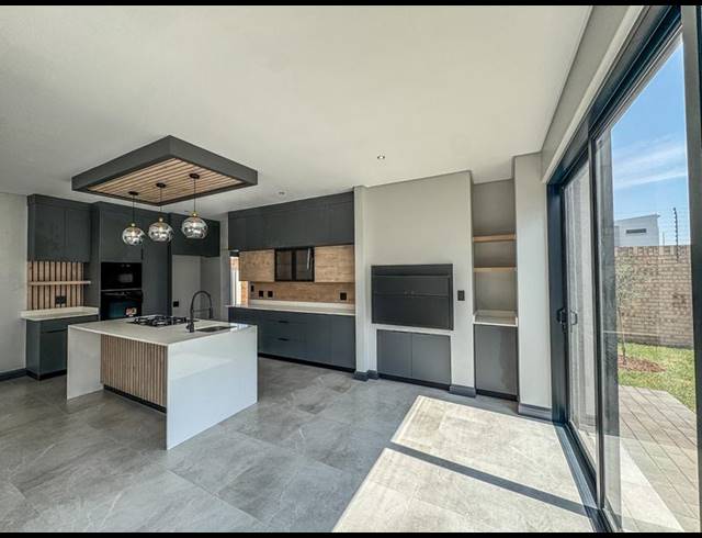 4 BEDROOM HOUSE FOR SALE IN FOUNTAINBROOK ESTATE